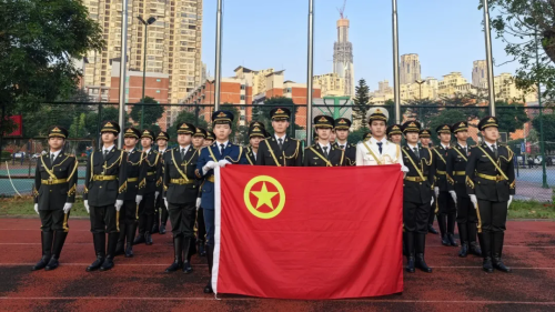 我校舉行國(guó)家公祭日主題升旗儀式