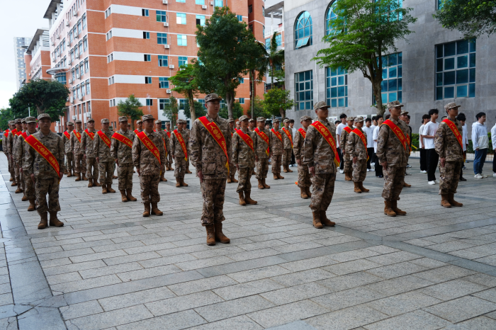 下一站，軍營(yíng)！海工商好男兒，出發(fā)！